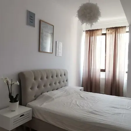 Cozy Mamaia
