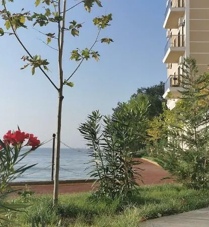 Cozy Mamaia